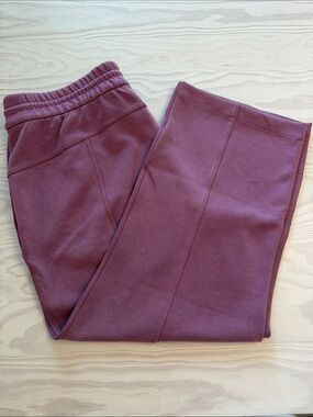 Lululemon Women's Mauve Cropped Softstream Sweatpants